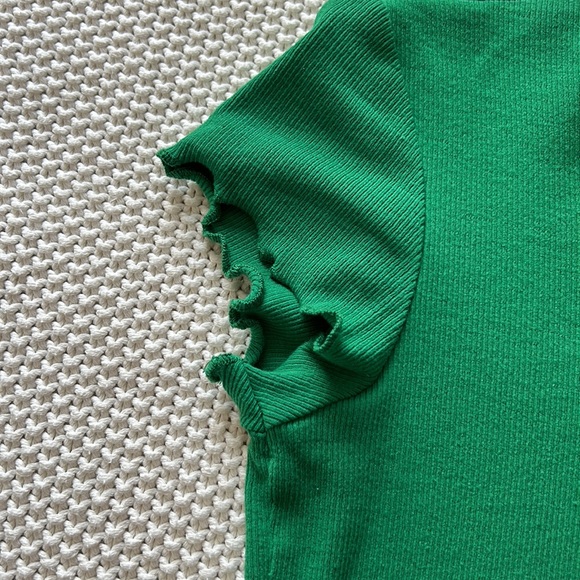 Basic Green Tee - Picture 4 of 5